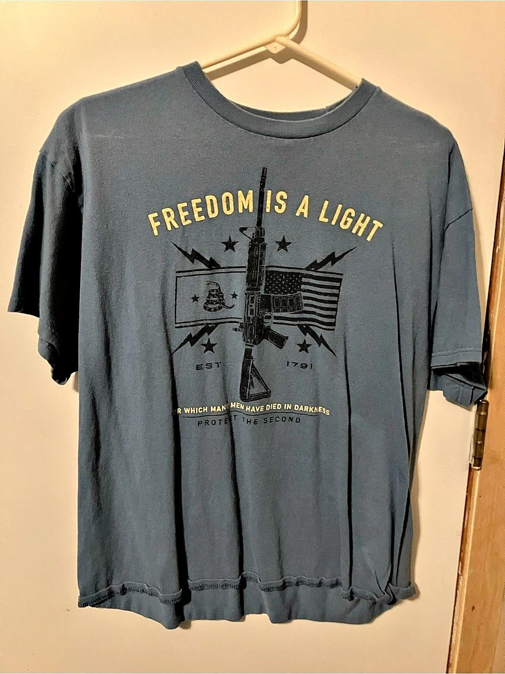Graphic Short Sleeve Tee in Gray